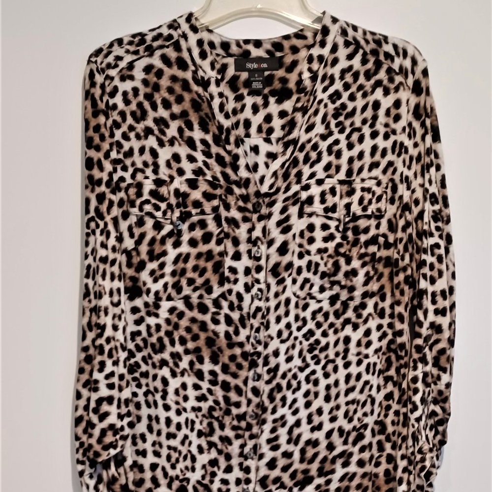 Style & Co leopard print v-neck top size S